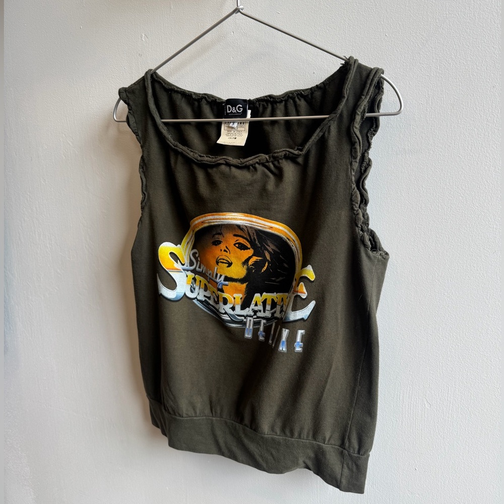 D&G “simply superlative” olive top
